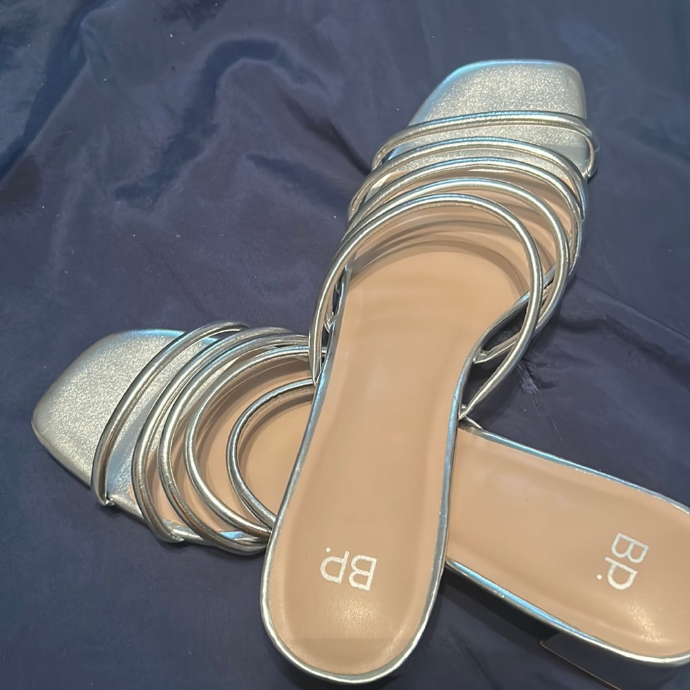 Silver sandals size 15 women/13 men great for dressing up or dressing down.